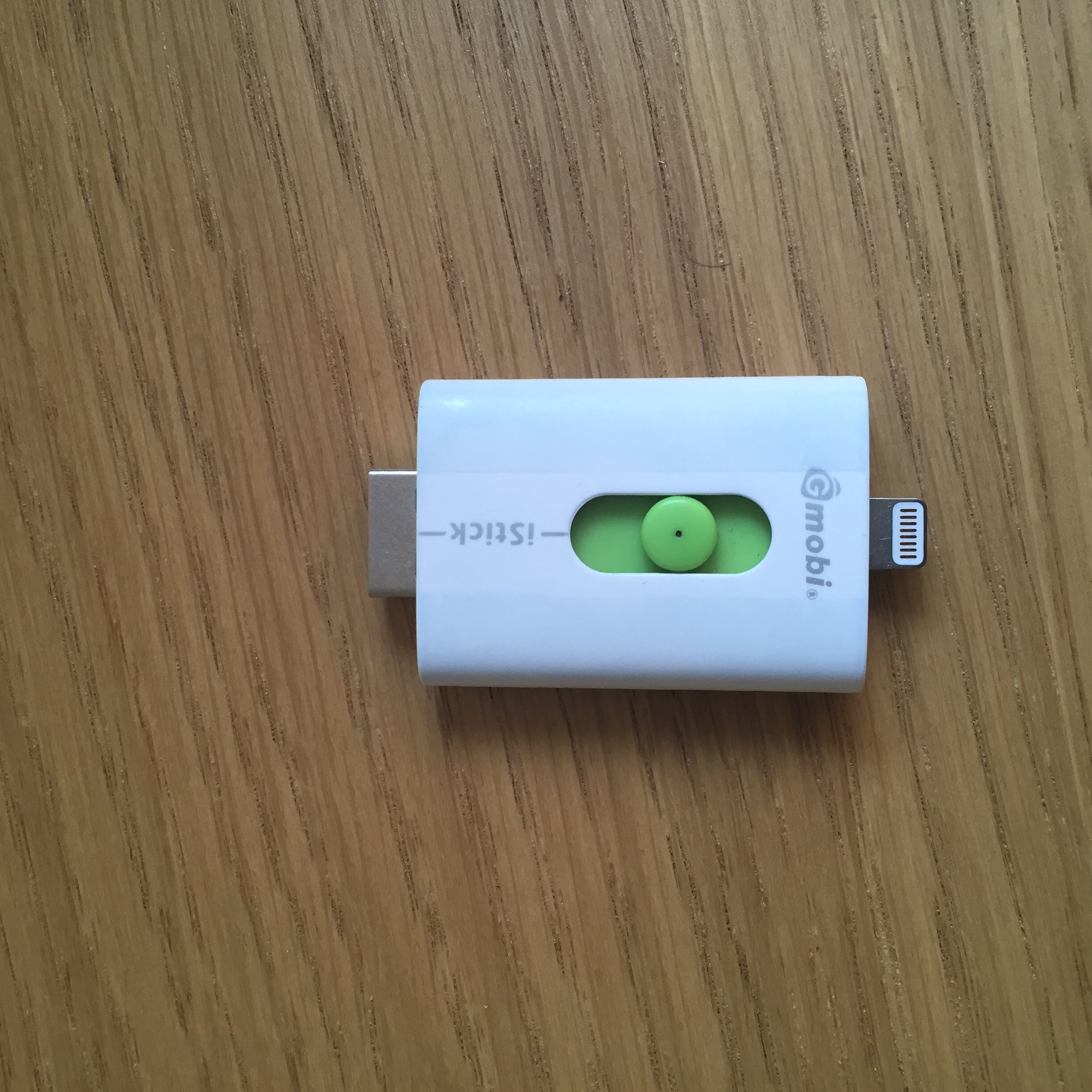 iStick Review USB flash drive with integrated Apple Lightning