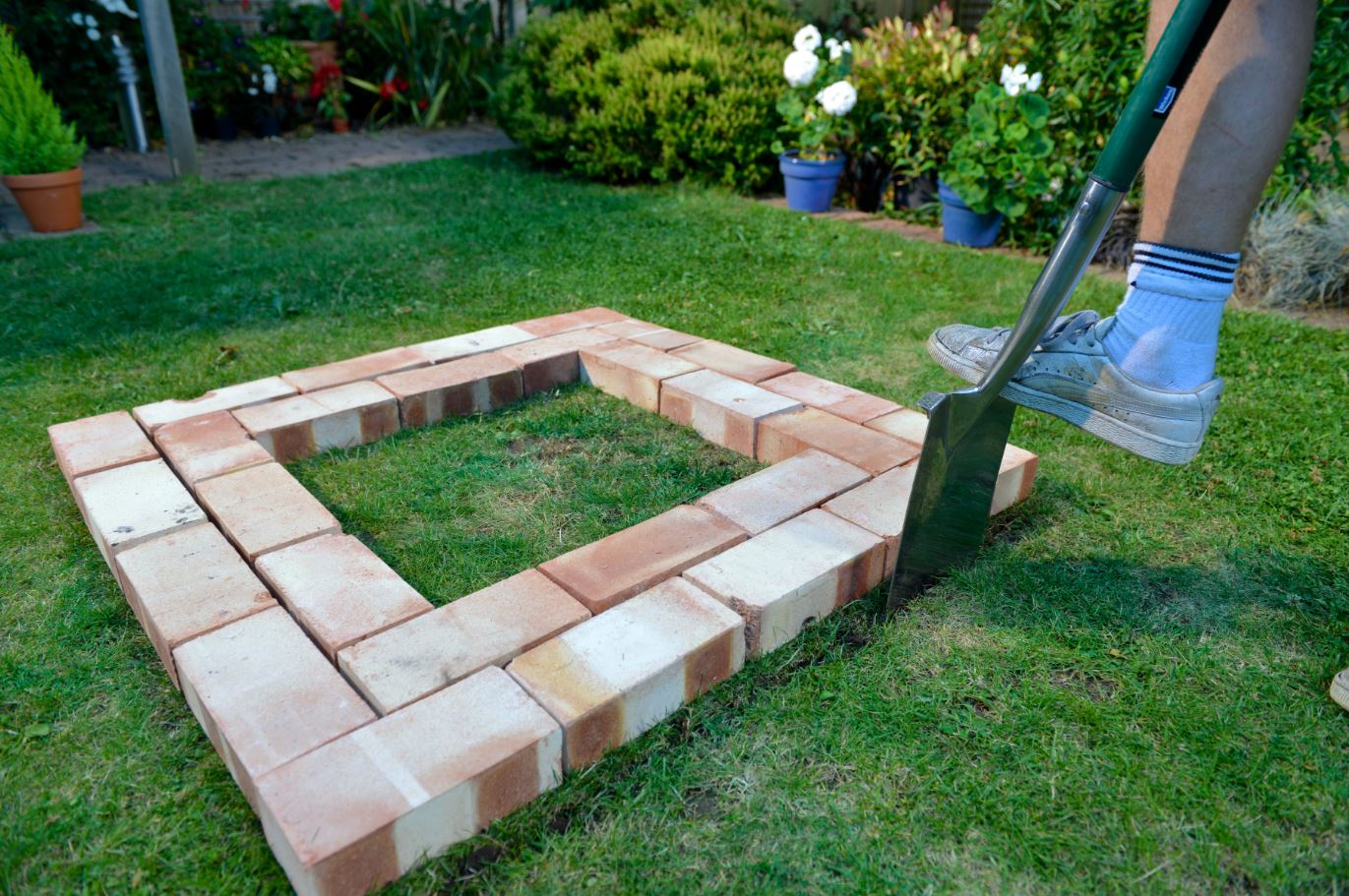 Build a BBQ fire pit & raised garden bed in under an hour GadgetsBoy Gadgets and Technology