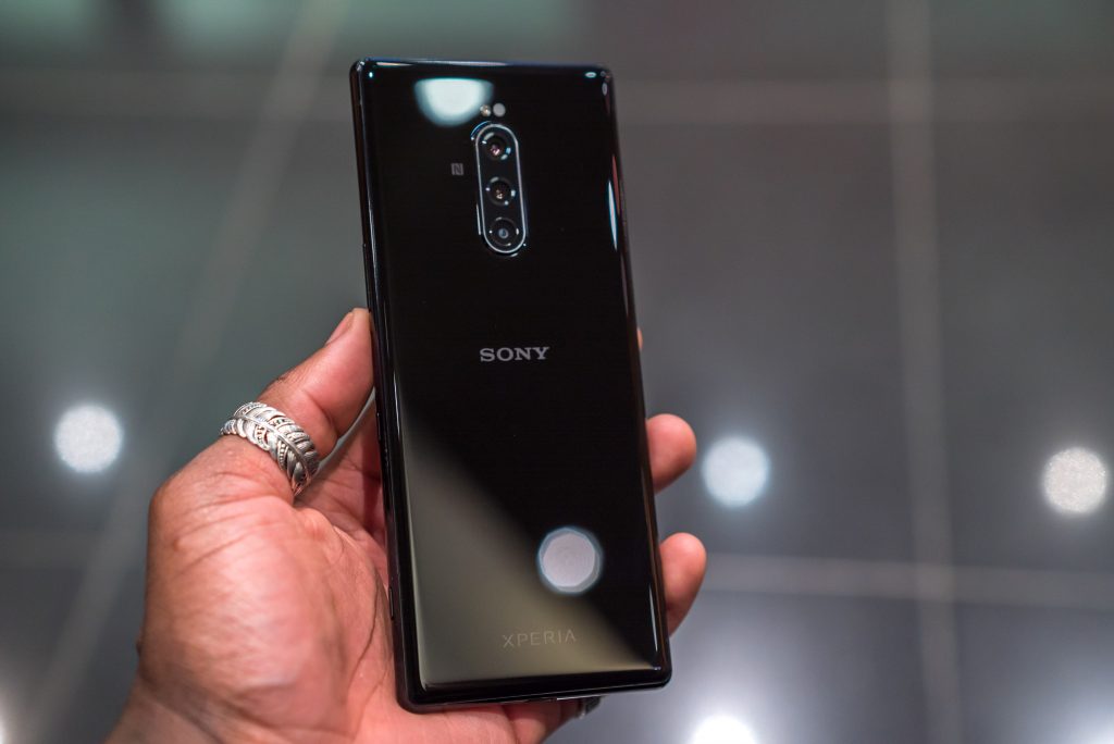 Xperia 1 in Hand
