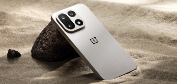 The OnePlus 15 Finally Makes its Global Debut